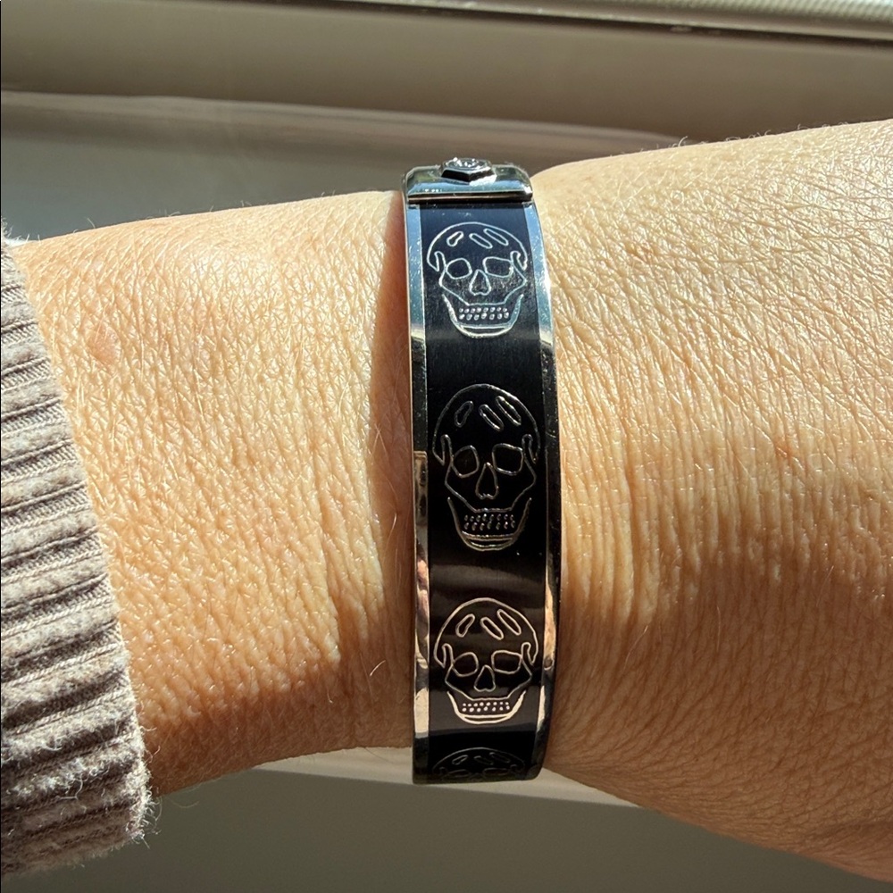Alexander McQueen Silver and Black Skull Bangle